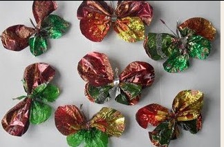Красивые поделки из конфетных фантиков Красивые поделки из конфетных фантиков