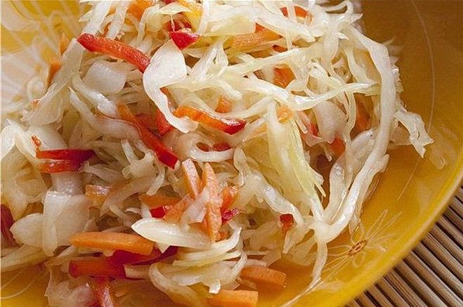 Салат з капусти з солодким перцем на зиму-рецепт? фото