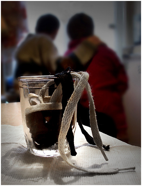 Жаргон молодежи 90-х годов. Выражение шнурки в стакане. Самые дорогие шнурки в мире. Шнурки в стакане. Шнурки в стакане сленг.