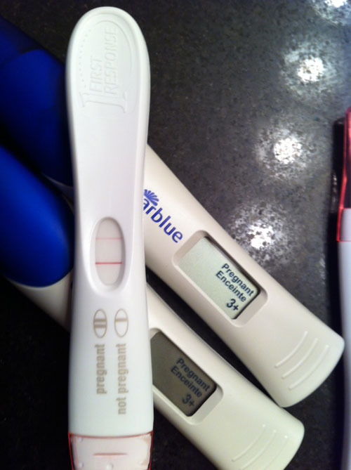 Клиаблу тест на беременность циф. Тест клеарблю на беременность электронный. Clearblue цифровой тест. Ложноотрицательный тест на беременность. Электронный тест на беременность ошибается.