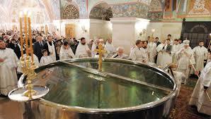 Чи може зіпсуватися свята вода?