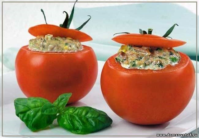 Чим можна фарширувати свіжі помідори в якості закуски?