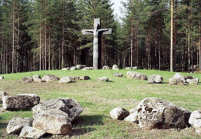 Яку напис розмістити на пам'ятнику?