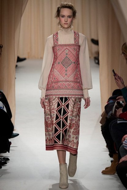 Білорусько-українські & quot; вишиванки & quot; Haute Couture від Valentino, вам подобається? Білорусько-українські & quot; вишиванки & quot; Haute Couture від Valentino, вам подобається?
