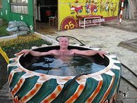 Город. Колодязь з автомобільних покришок - можна пити воду?