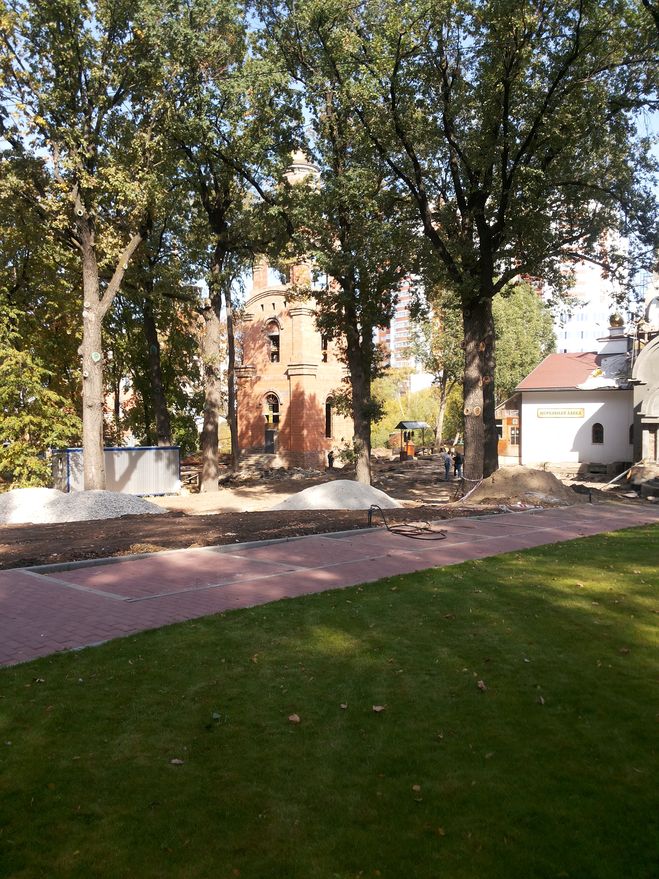 Чому люди протестують проти будівництва православних храмів ??