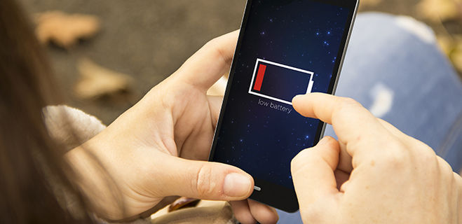 У будь смартфона, мобільного телефону найпотужніший акумулятор?