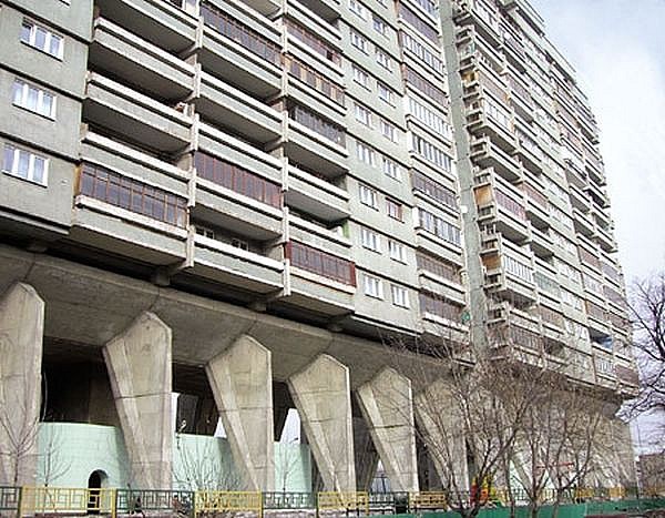 В якому місті знаходиться будинок на ніжках?