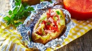 Як правильно приготувати картопля, фарширований ковбасою або сосисками?