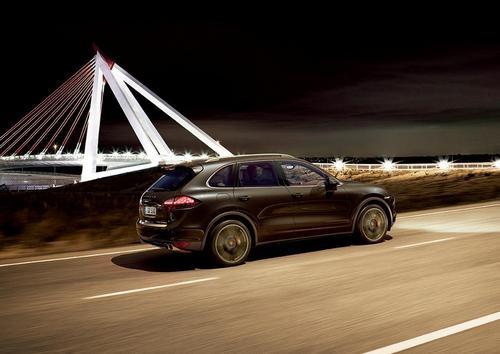 Який porsche cayenne красивіше, на ваш погляд (див-нижче)? Який porsche cayenne красивіше, на ваш погляд (див-нижче)?