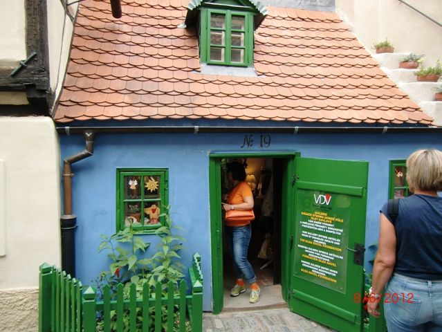 Які дві найголовніші пам'ятки Праги?