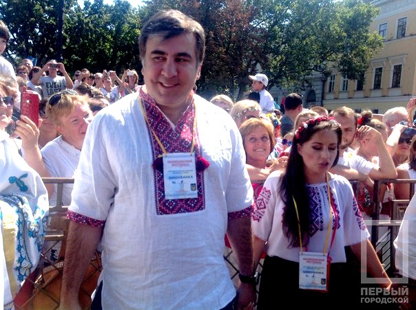 Де дивитися фото вишиванки Саакашвілі? Скільки коштує, де купити?