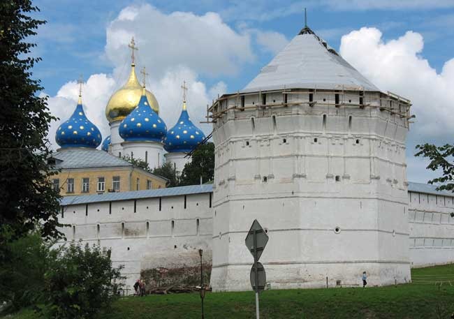 Як з'явилася дірка в дверях Троїце-Сергієвої лаври?